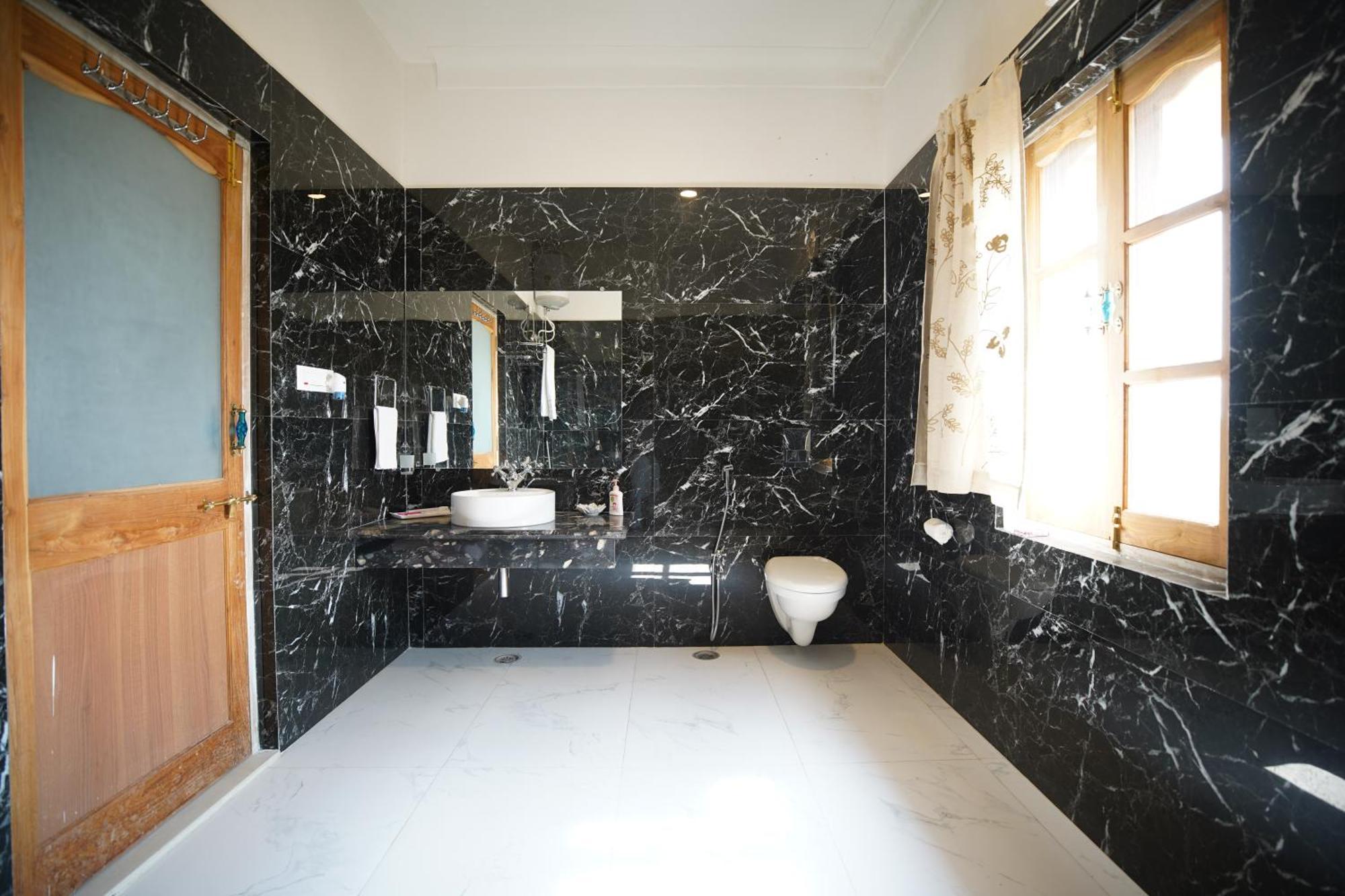 Castle Oodeypore A Boutique Stay อุเดเปอร์ ภายนอก รูปภาพ